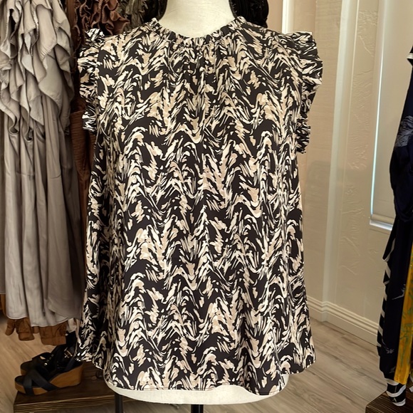 NWT Grade & Gather Satin Swirl Ruffle Tank Sleeveless Top Blouse Black - Picture 2 of 9